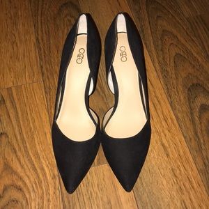 NWOT Black velvet pointed toe pumps!